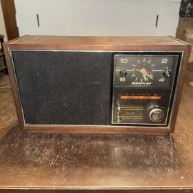 Crf-391 Admiral Vintage Wood Grain Am/fm Alarm Clock Radio Model