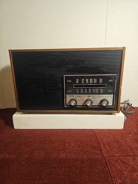 Y44ir4 Admiral Mid Century Solid State Radio.in Working Condition Great Patina