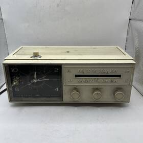 Yrc417 Admiral Vintage Am/fm Clock Alarm Radio