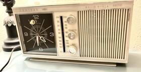 Yrc803 Admiral Vintage 1968 Solid State Clock Radio Am/fm Model Japan Parts Only
