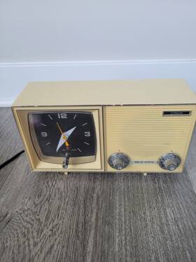 Ry-67 Ahapsody Vintage Solid State Clock Am Radio