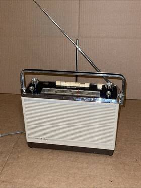 Ar-150 Aiwa Ar-126 Vintage Solidstate Multiwave Portable Radio
