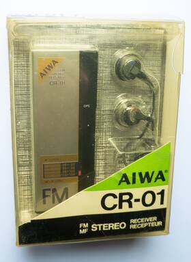 Cr-01 Aiwa Brand New In Box Vintage Silver Fm Stereo Receiver Pocket Radio 1985