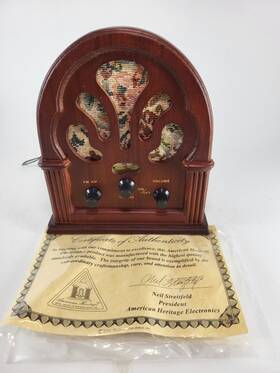 Ah-049 American Heritage Electronics Classic Cathedral Radio Cherry Color Wood 2004