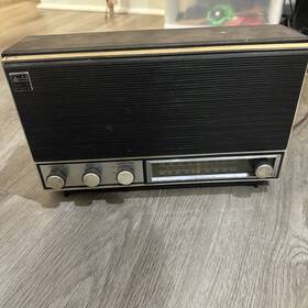 30r56-12 Arvin Vintage Solid State Walnut Wood Grain Radio Model Powers On Read