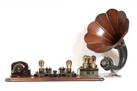 Ar-19 Atwater Kent 1923 Model 7 Breadboard Radio With Rainbow Tubes And Amplion Dragon Horn Ar-19 Atwater Kent 1923 Model 7 Breadboard Radio With Rainbow Tubes And Amplion Dragon Horn