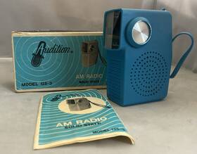 125-3 Audition Woolworth Vintage Am Radio In Box With Manual Tested Blue