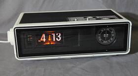 1288-8 Audition Vintage Flip Clock Am-fm Radio Model With Box/papers Read