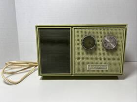 2528-2 Audition Vintage Am/fm Radio Olive Model Ac Operation Works Made Hongkong 2528-2 Audition Vintage Am/fm Radio Olive Model Ac Operation Works Made Hongkong
