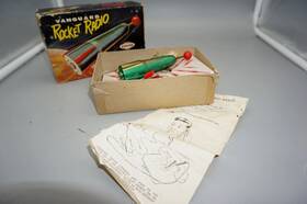 1609-3.98 Aurora Vintage Vanguard Rocket Radio No Kit Original Box Manual