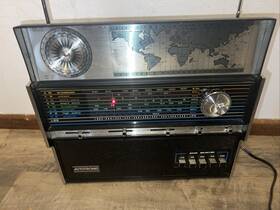 752m Autotronic Vintage Model Solid State Multi Band Battery/ac Radio Works