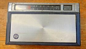 6477 Channel Master Vintage 9 Transistor Radio Am Fm Portable Midcentury
