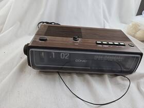 Cr-123c Conic U125 Vintage Hong Kong Flip Clock Am Fm Radio See Pictures