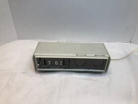 Ra60-5519a Coronado Vintage Am Alarm Clock Radio - Parts Or Repair