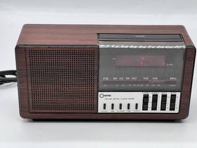 Cr-2019 Cosmo Cr-2010 Fm/am Digital Clock Radio With Woodgrain Design