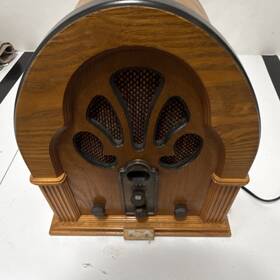Crosley Wf-329 Collectors Edition Tabletop Radio Wood Finish Cathedral Style