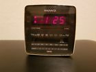 D3110-37 Magnavox Vintage Clock Radio Great Condition Works Rare