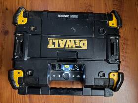 Dwst1-81078-qw Dewalt .dewalt Tstak - Jobsite Radio