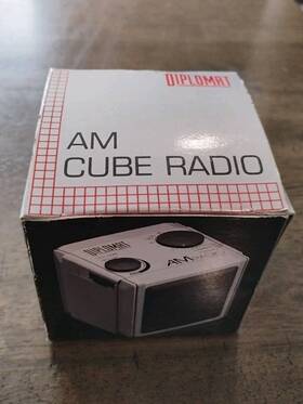 14665 Diplomat Vintage 1980s Americana Am Cube Radio - In Box 14665 Diplomat Vintage 1980s Americana Am Cube Radio - In Box