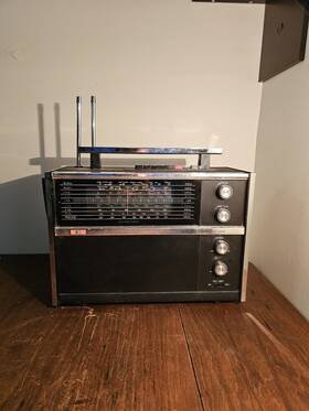 Fm1800 Electra Solid State 8 Band Multi Wave Radio Model
