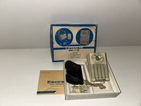 R-700 Electra Model Portable Radio In Original Box