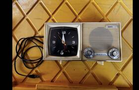 4470 Electro Brand 4471 Vintage Fm Am Alarm Radio Faux Wood And Gold Model #4470 It Works
