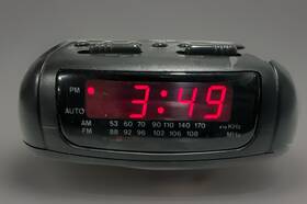 4380 Electro Brand 4481 Am/fm Radio Alarm Clock - Model Black Tested And Working