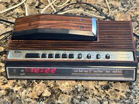 Tl-6630 Elite Vintage Radio Phone Alarm Clock Am Fm Wood Grain Retro Look 1980s Video