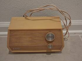 31t74 Emerson Vtg Solid State Am Radio Model