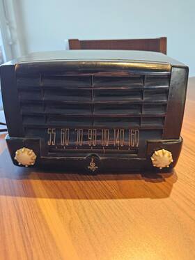 700028 Emerson Vintage Black Bakelite Tube Radio F182 Nonworking For Parts