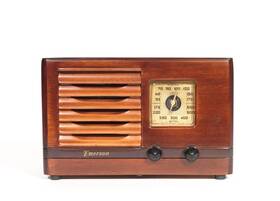 Ax-217 Emerson Vintage Inch Little Miracle Wood Radio In Ingraham Cabinet Works