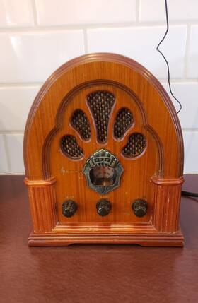 Nr38 Emerson Am/fm Tabletop Radio Vintage Look Model Video