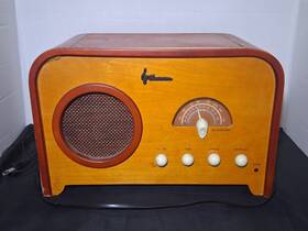 Nr52 Emerson Am/fm Cd Player Table Radio 2004 Retro Cathedral Replica Works
