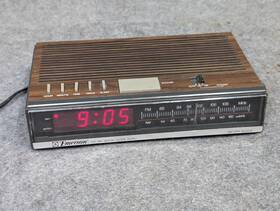 Red5511b Emerson Vintage Fm/am Digital Clock Radio Model - Works Video