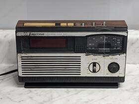 Red5600a Emerson Vintage Fm/am Digital Alarm Clock Radio Snooze Wood Tone