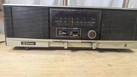 T5740 Emerson Vintage Am/fm Radio With Two Speakers Model