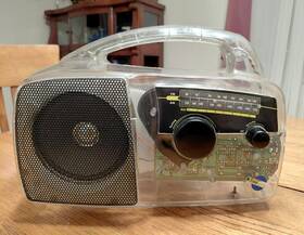 A134802 Freeplay Vintage 1990s Transparent Prison Am/fm Plastic Radio Plays