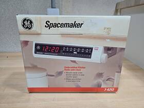 7-4212 Ge 044319421248 Vintage Spacemaker Under Cabinet Kitchen Radio Am/fm Clock New 80s 90s