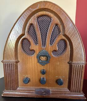 Ge 1933c Vintage Am/fm Radio Fully Working Classic Cathedral Wood Retro Collectible