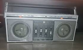 7-2450a Ge 2-2450a Vintage General Electric Mini Boom Box Model #7-2450a. Tested/works