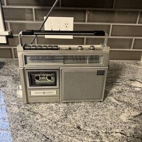 3-5213c Ge General Electric Vintage Radio Model 120 Volt And D Battery Power Source