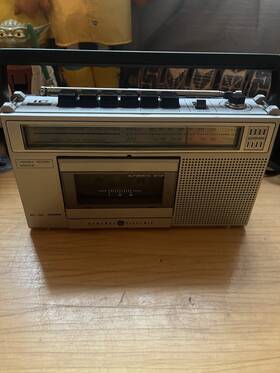 3-5219b Ge Vintage General Electric Am/fm/ Radio Cassette Recorder Works Well No Power Cord