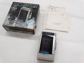 3-5273 Ge Vintage General Electric Model Am/fm Stereo Headphone Cassette Player