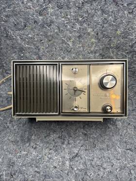 4842-b Ge Vintage General Electric Solid State Am Fm Radio Alarm Clock