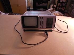5xh-4222x Ge General Electric T.v./a.m./f.m./v.h.f./u.h.f./p.b.s. Beach Radio