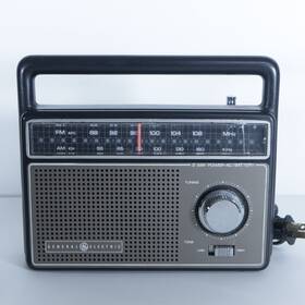 7-2628g Ge Vtg General Electric Am/fm Portable Radio Model 7-2826 H Ac/cord