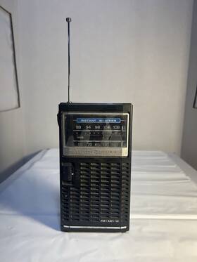 7-2860b Ge Am/fm Instant Weather Radio Model Vintage Portable Untested