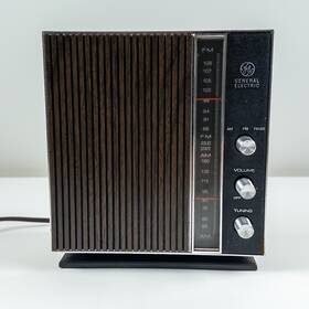 7-2870a Ge Vintage General Electric Am Fm Radio Model Woodgrain Solid State Works