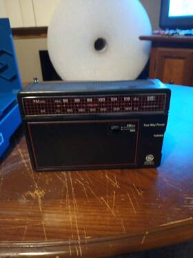 7-28800 Ge Vintage General Electric Am/fm Two-way Power Portable Radio Model