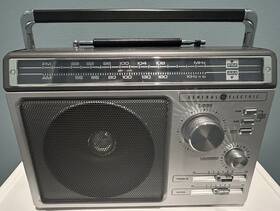 7-2881b Ge Vintage 1980 General Electric Am Fm Radio Inch Superadio Cub Tested Working